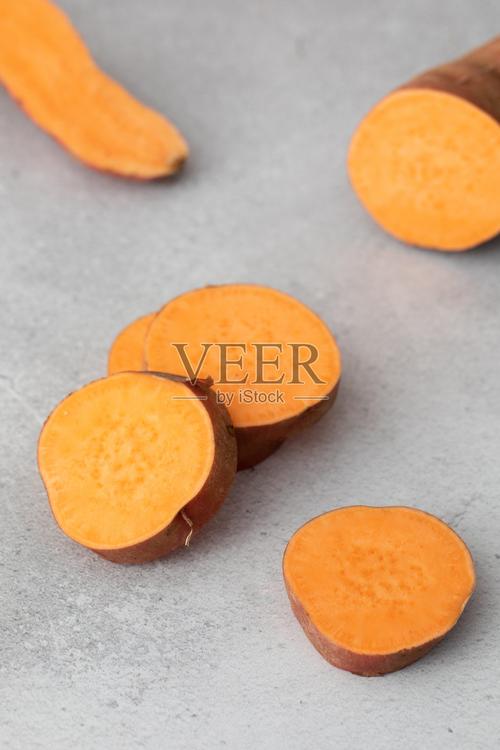 生红薯切桔子库马拉红薯块根作物的收获照片摄影图片